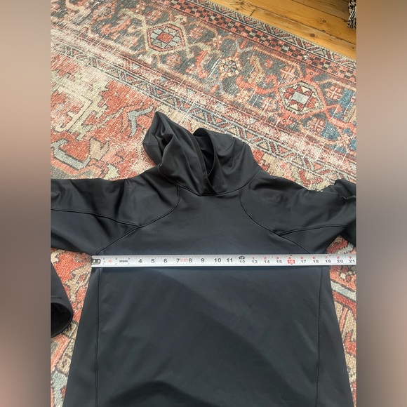 Women’s Under Armour cold gear pullover hoodie - Picture 8 of 10